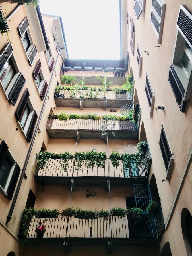 Comecasa Duomo - San Babila Lovely Apartment Milan Bagian luar foto